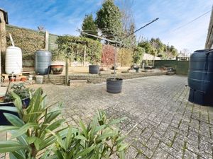 WINDSOR COURT- click for photo gallery